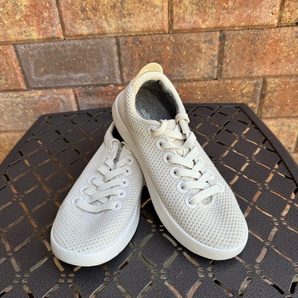 Allbirds Tree Pipers Women’s Size 6 Wool Sneakers Off-White with white Soles